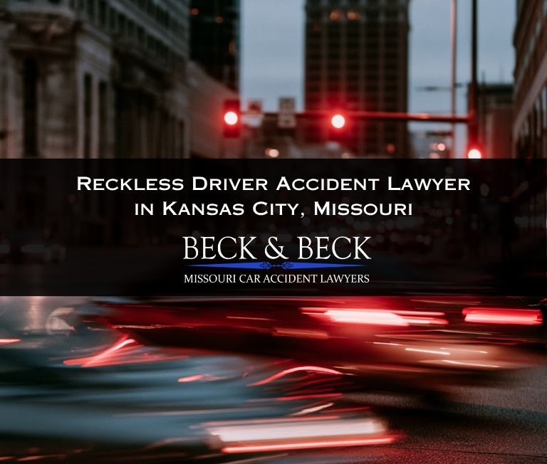 Reckless driver running a red light just before causing a crash in Kansas City, Missouri